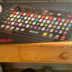 Akai Fire studio  equipment midi controller